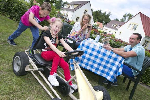 Familie im Garten | Ferienresort Bad Bentheim