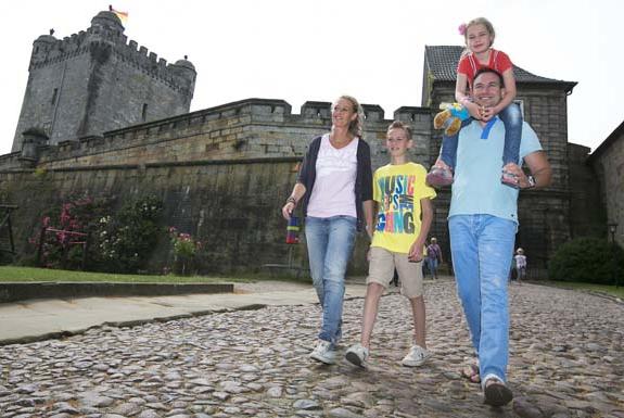 Familie beim Burg Bentheim | Ferienresort Bad Bentheim